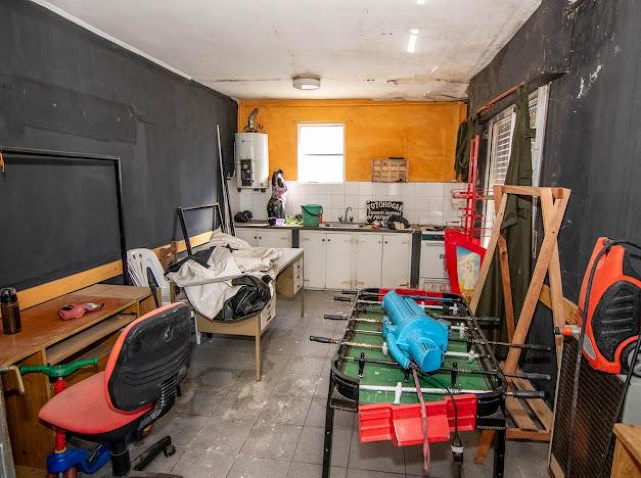 Lote con Construcciones y Renta en Zona Semi Centrica - Ideal Desarrollo