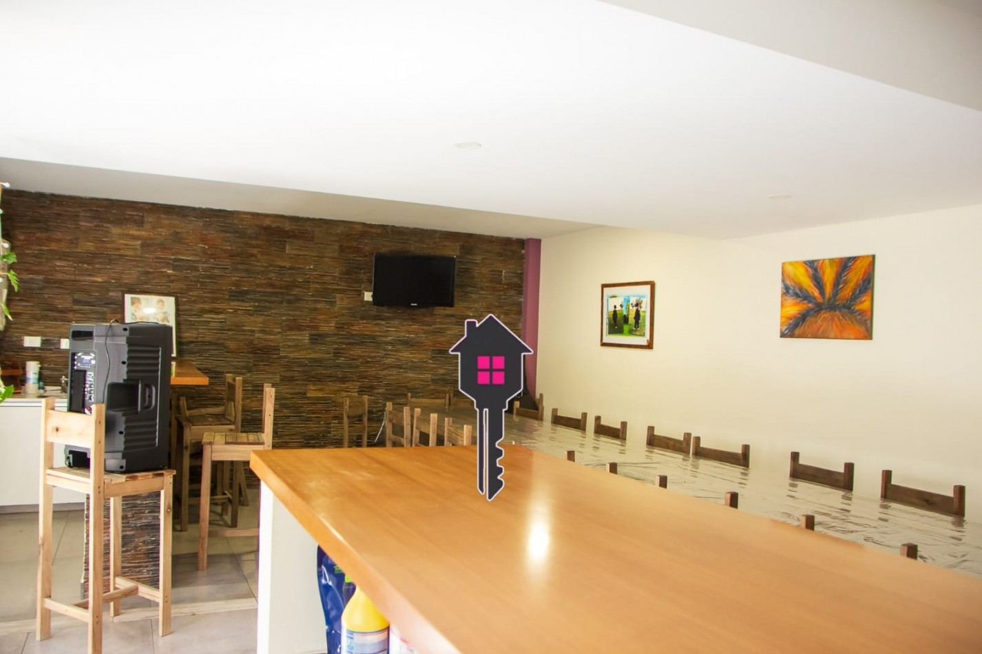 VENTA IMPECABLE CASA EN  - 2 PLANTAS - 3 DORMITORIOS 