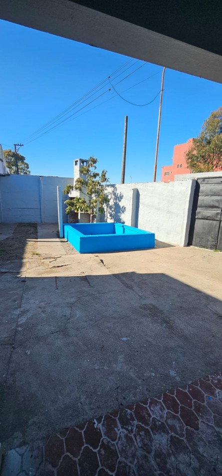 VENTA CASA EN ESQUINA 2 DORMITORIOS 