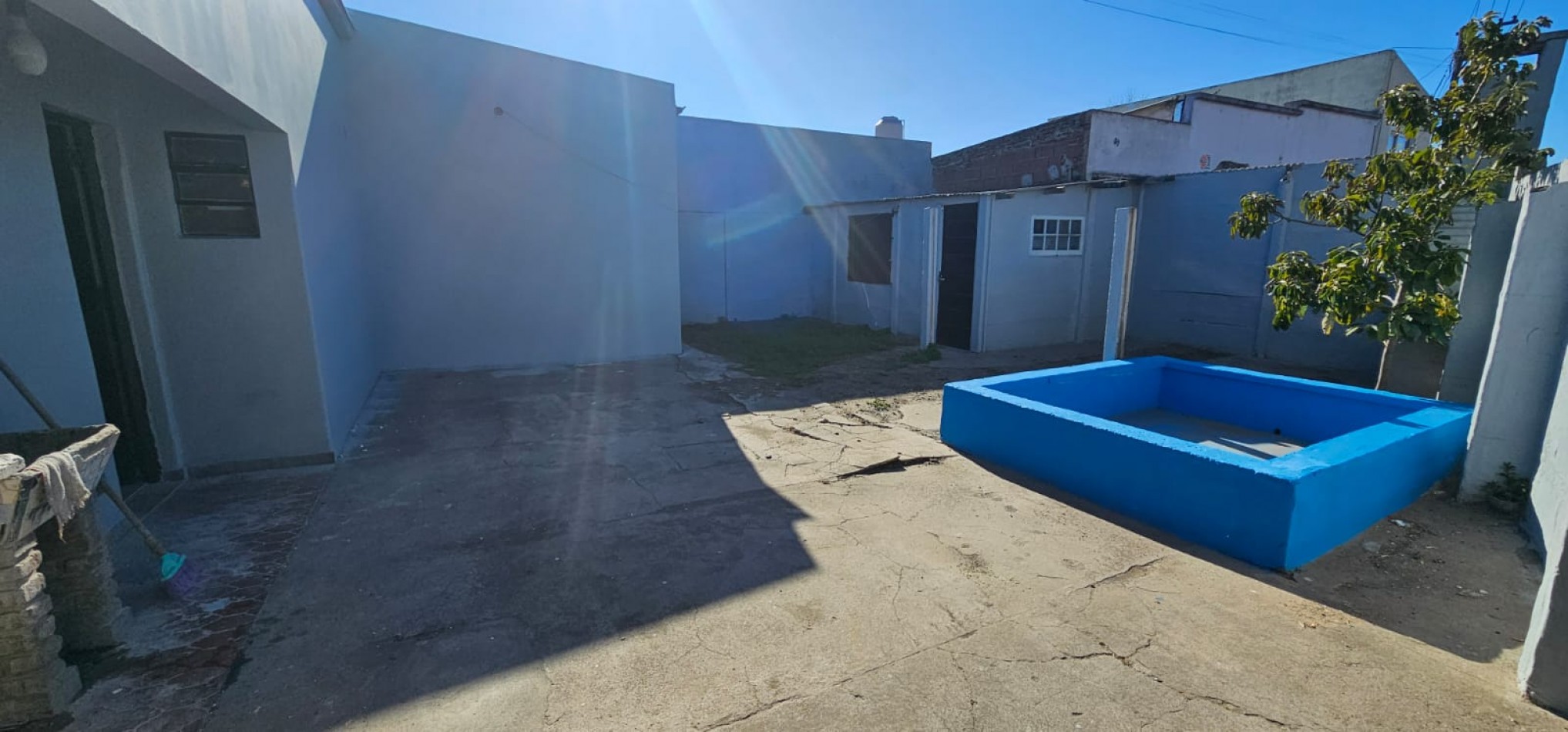 VENTA CASA EN ESQUINA 2 DORMITORIOS 