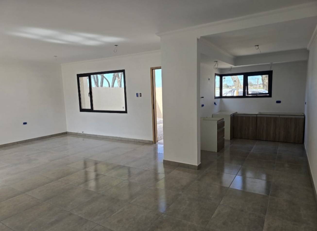 VENTA CASA A ESTRENAR 2 DORMITORIOS Y PATIO VERDE 