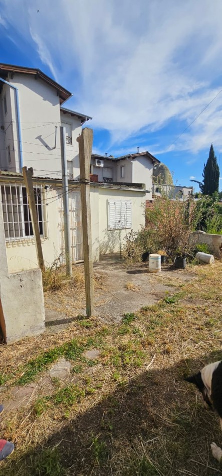VENTA LOTE DE 469 MTS CON CASA + DEPTO INTERNO A RECICLAR 