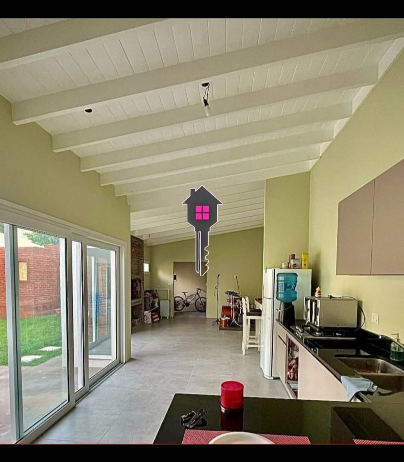 Casa semicentrica 2 dormitorios