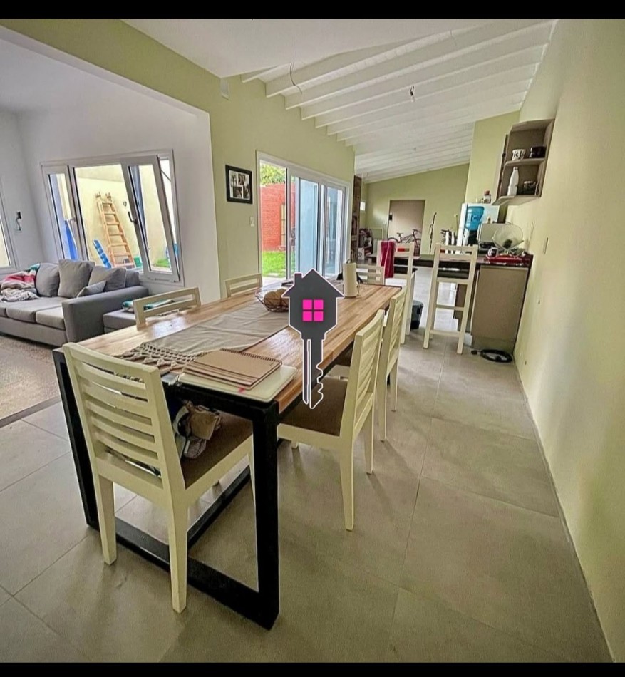 Casa semicentrica 2 dormitorios