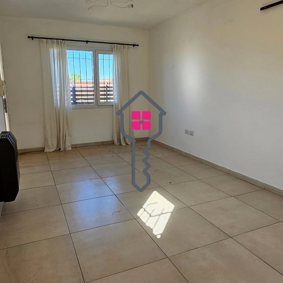 VENTA CASA 2 DORMITORIOS + PATIO CON PARRILLA 