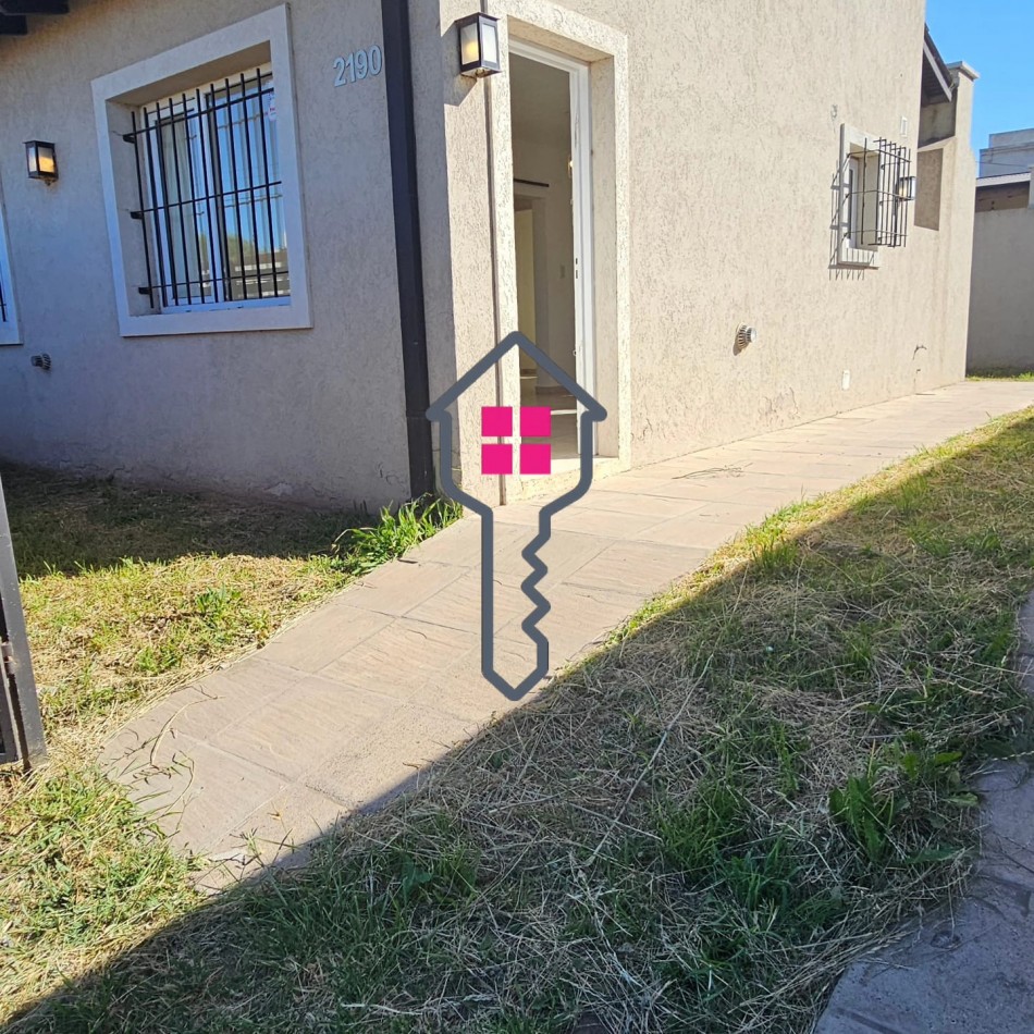 VENTA CASA 2 DORMITORIOS + PATIO CON PARRILLA 