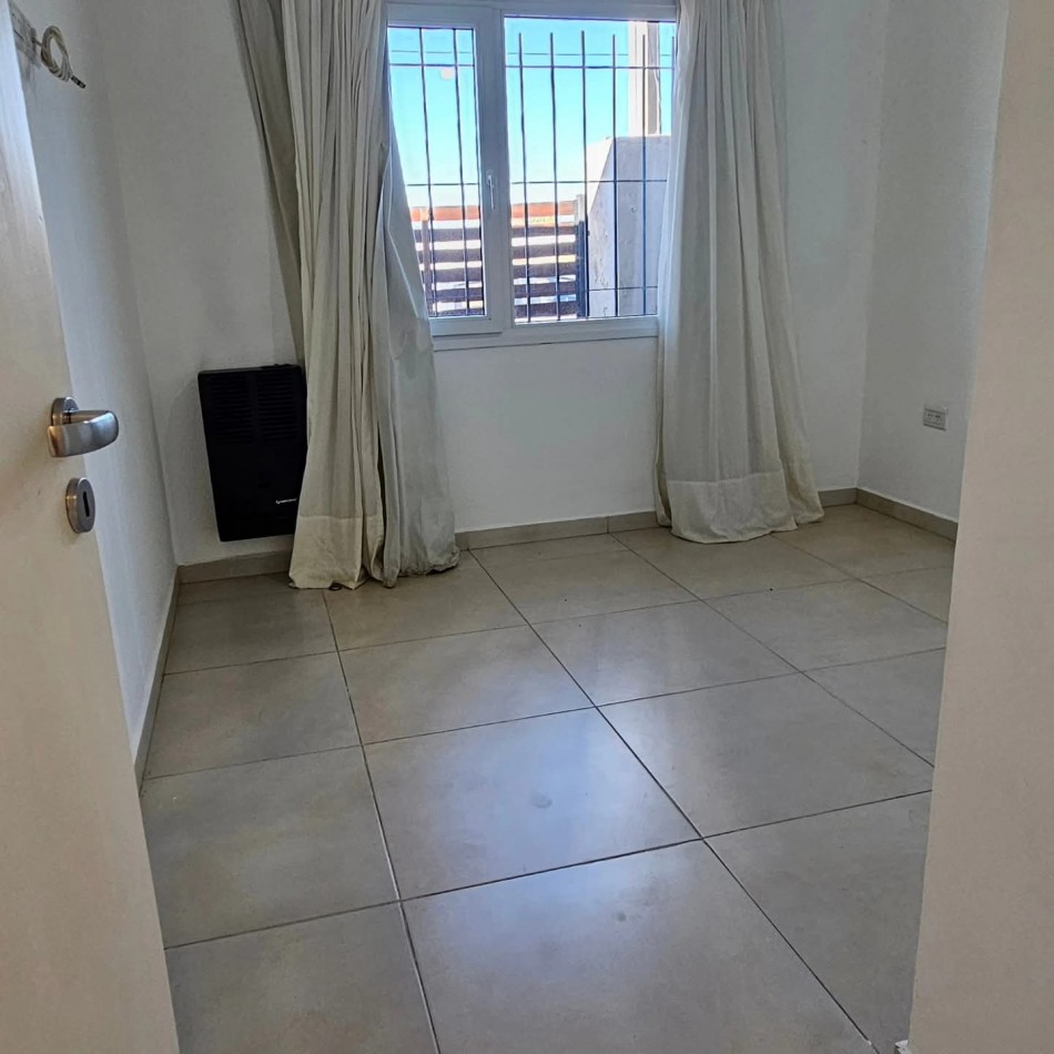 VENTA CASA 2 DORMITORIOS + PATIO CON PARRILLA 