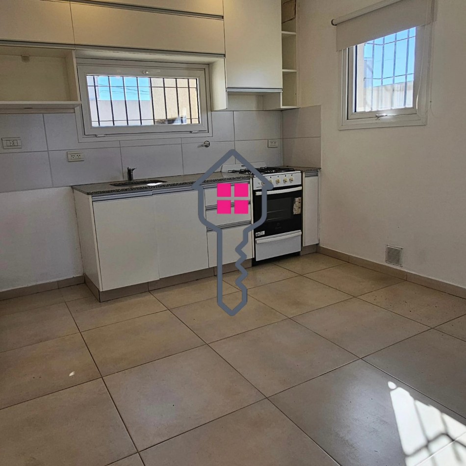 VENTA CASA 2 DORMITORIOS + PATIO CON PARRILLA 