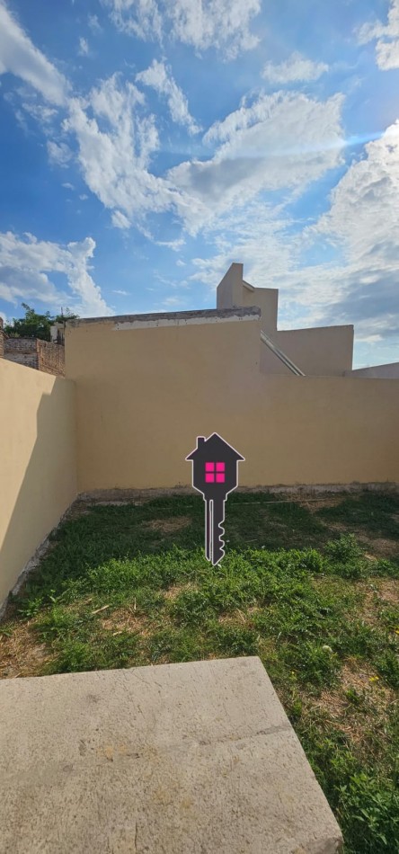 VENTA CASA 2 DORMITORIOS, PH AL FRENTE 