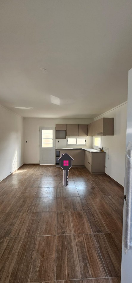 VENTA CASA 2 DORMITORIOS, PH AL FRENTE 