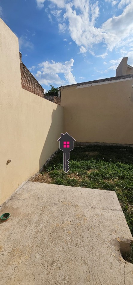 VENTA CASA 2 DORMITORIOS, PH AL FRENTE 