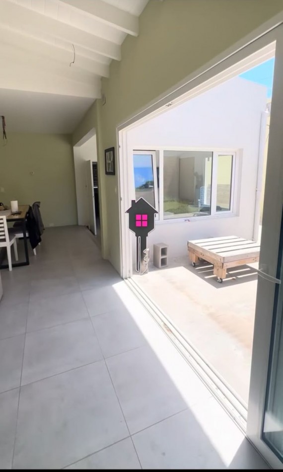 Casa semicentrica 2 dormitorios