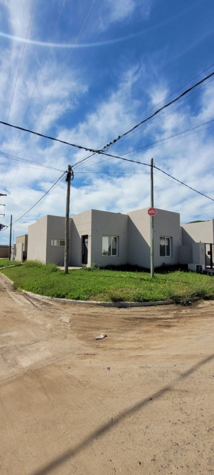 VENTA CASA A ESTRENAR, 2 DORMITORIOS ZONA HIPODROMO