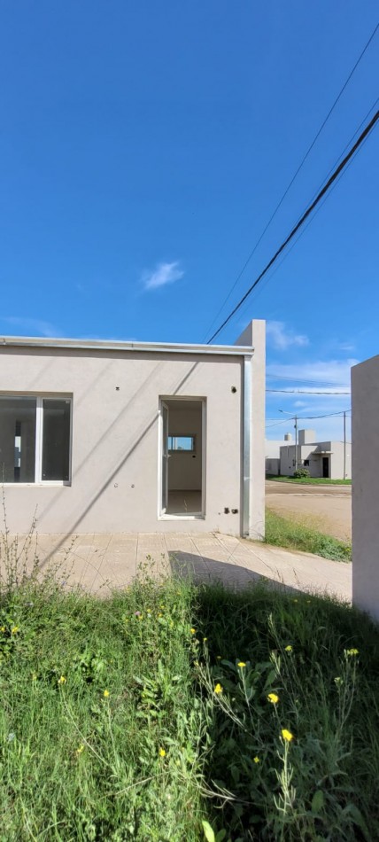 VENTA CASA A ESTRENAR, 2 DORMITORIOS ZONA HIPODROMO