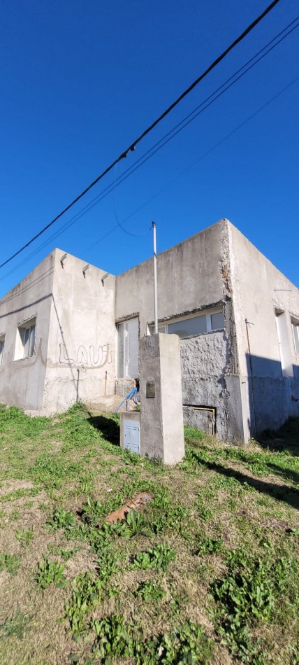 VENTA CASA A TERMINAR 3 DORMITORIOS UNO EN SUITE