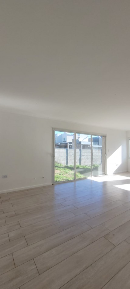 VENTA CASA A TERMINAR 3 DORMITORIOS UNO EN SUITE