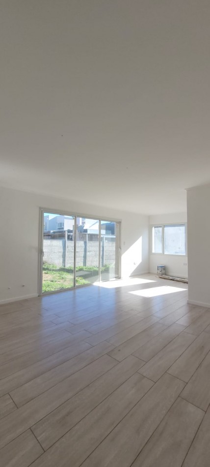 VENTA CASA A TERMINAR 3 DORMITORIOS UNO EN SUITE