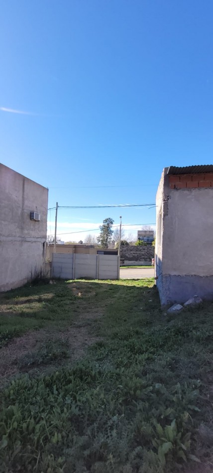 VENTA CASA A TERMINAR 3 DORMITORIOS UNO EN SUITE