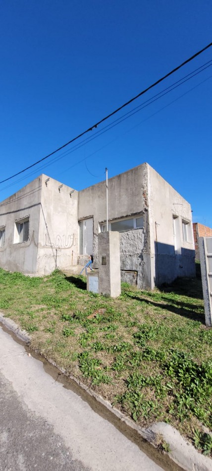 VENTA CASA A TERMINAR 3 DORMITORIOS UNO EN SUITE