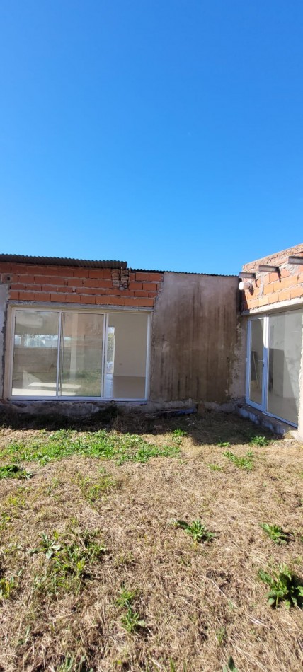 VENTA CASA A TERMINAR 3 DORMITORIOS UNO EN SUITE