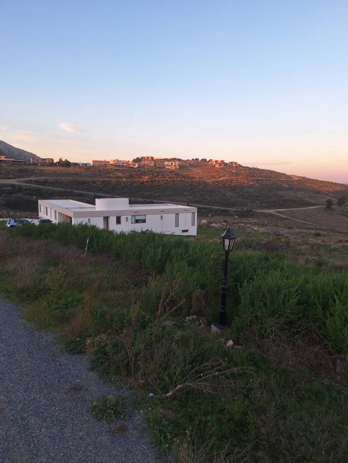 Lote en Country Altos Aires ( Valle escondido )
