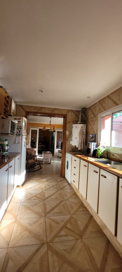 VENTA CASA 3 DORMITORIOS SOBRE LOTE DE 487 MTS