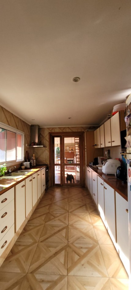 VENTA CASA 3 DORMITORIOS SOBRE LOTE DE 487 MTS
