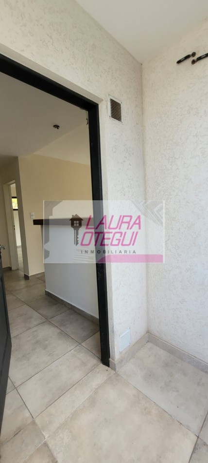 VENTA DEPTO 1 DORMITORIO C/COCHERA, ZONA SEMI CENTRICA 