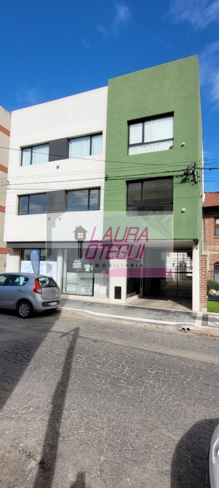 VENTA DEPTO 1 DORMITORIO C/COCHERA, ZONA SEMI CENTRICA 