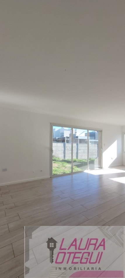 VENTA CASA A TERMINAR 3 DORMITORIOS UNO EN SUITE