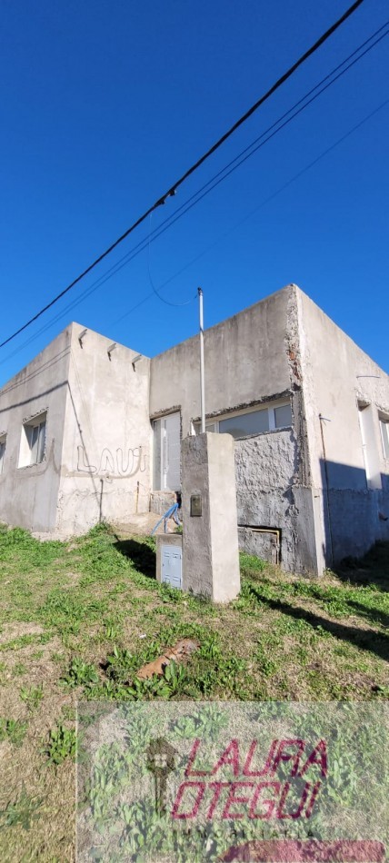 VENTA CASA A TERMINAR 3 DORMITORIOS UNO EN SUITE