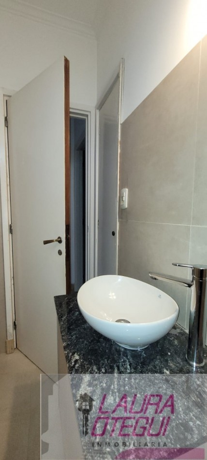 VENTA CASA 5 DORMITORIOS, 3 BAÑOS.
