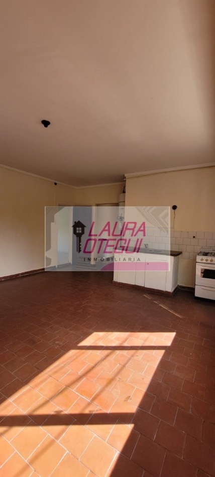 VENTA EN BLOCK, LOCAL + DEPTO DE 3 DORMITORIOS C/COCHERA EN AVENIDA PRINCIPAL 