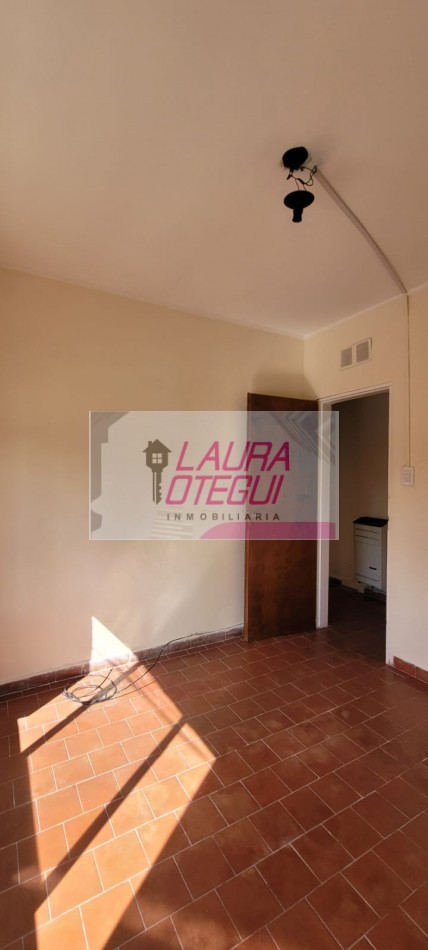 VENTA EN BLOCK, LOCAL + DEPTO DE 3 DORMITORIOS C/COCHERA EN AVENIDA PRINCIPAL 