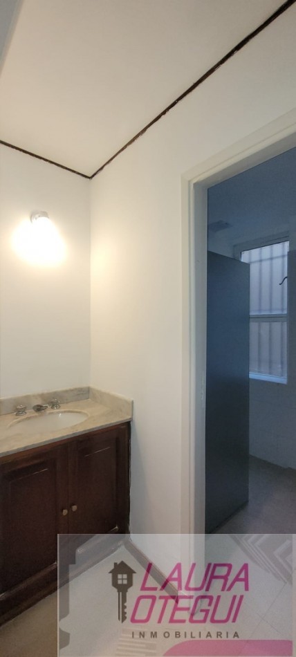 VENTA CASA 5 DORMITORIOS, 3 BAÑOS.