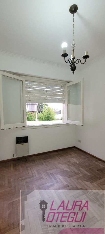 VENTA CASA 5 DORMITORIOS, 3 BAÑOS.