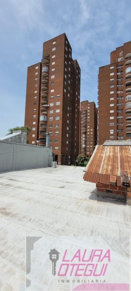 VENTA OPORTUNIDAD CASA 2 LOCALES Y TERRAZA 