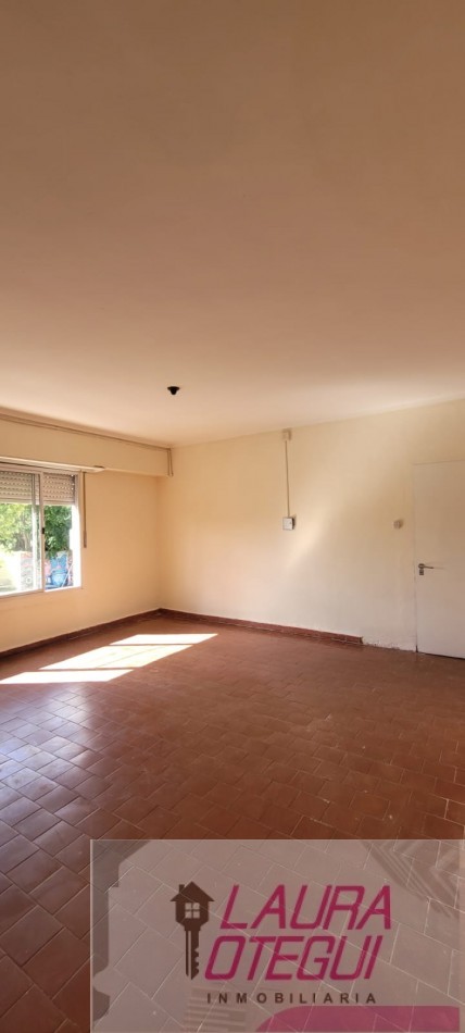 VENTA EN BLOCK, LOCAL + DEPTO DE 3 DORMITORIOS C/COCHERA EN AVENIDA PRINCIPAL 