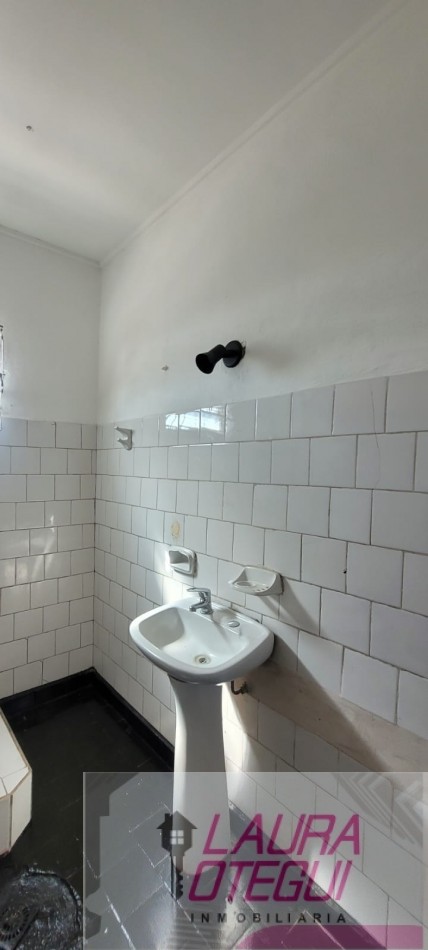 VENTA EN BLOCK, LOCAL + DEPTO DE 3 DORMITORIOS C/COCHERA EN AVENIDA PRINCIPAL 