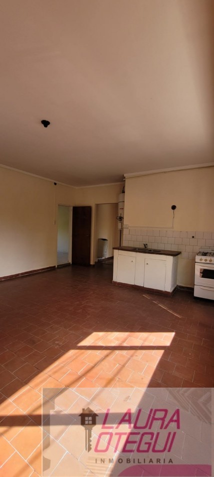 VENTA EN BLOCK, LOCAL + DEPTO DE 3 DORMITORIOS C/COCHERA EN AVENIDA PRINCIPAL 