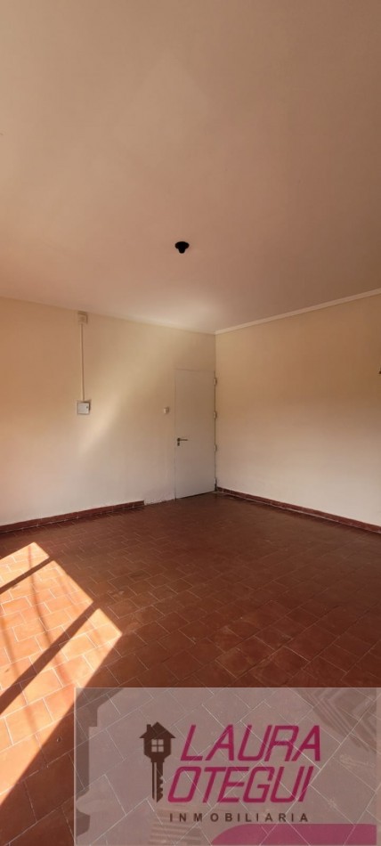 VENTA EN BLOCK, LOCAL + DEPTO DE 3 DORMITORIOS C/COCHERA EN AVENIDA PRINCIPAL 
