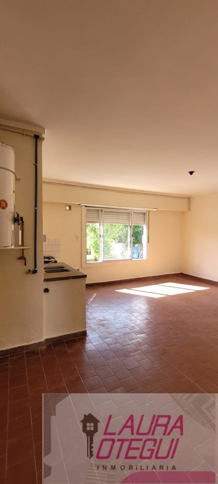 VENTA EN BLOCK, LOCAL + DEPTO DE 3 DORMITORIOS C/COCHERA EN AVENIDA PRINCIPAL 