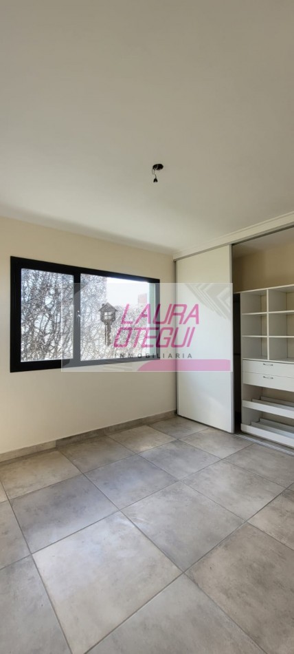 VENTA DEPTO 1 DORMITORIO C/COCHERA, ZONA SEMI CENTRICA 