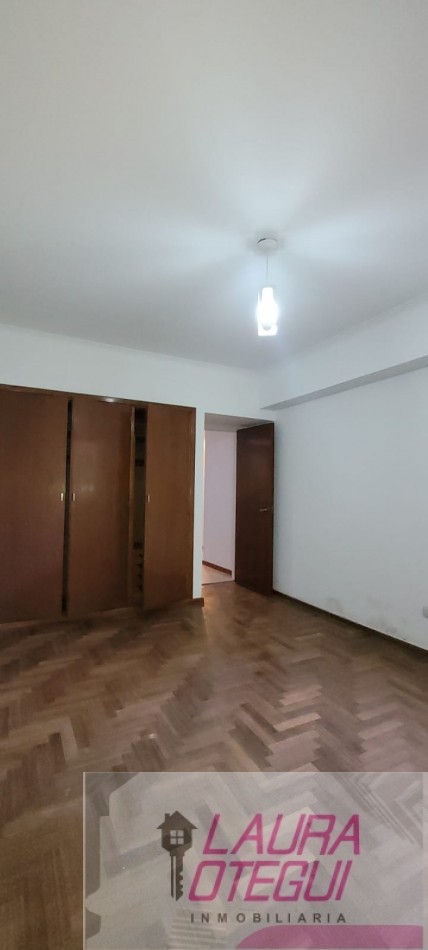VENTA CASA 5 DORMITORIOS, 3 BAÑOS.