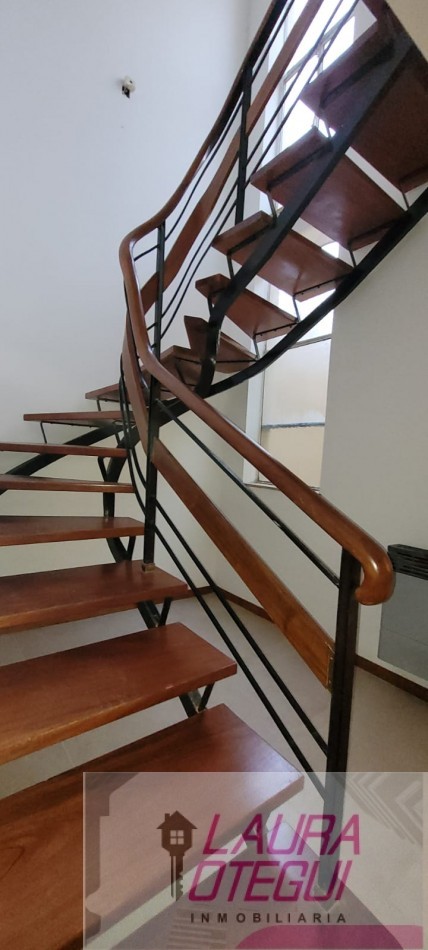 VENTA CASA 5 DORMITORIOS, 3 BAÑOS.