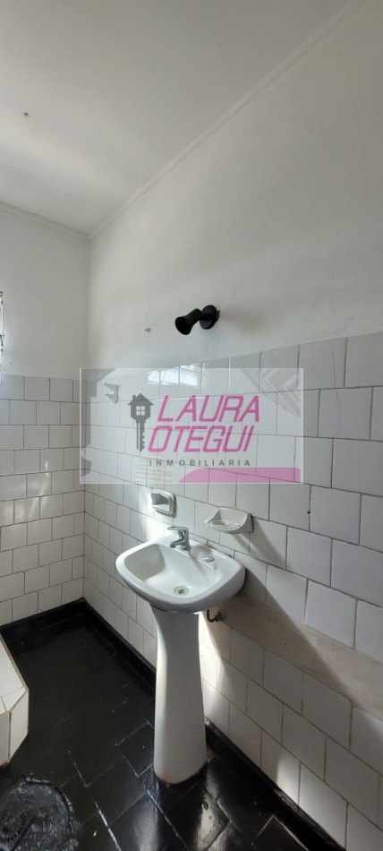 VENTA EN BLOCK, LOCAL + DEPTO DE 3 DORMITORIOS C/COCHERA EN AVENIDA PRINCIPAL 