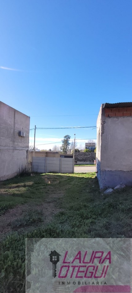 VENTA CASA A TERMINAR 3 DORMITORIOS UNO EN SUITE