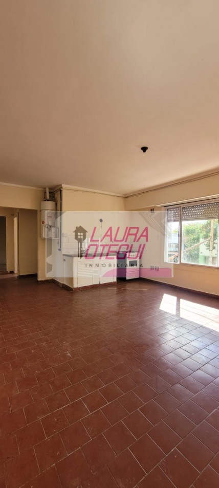 VENTA EN BLOCK, LOCAL + DEPTO DE 3 DORMITORIOS C/COCHERA EN AVENIDA PRINCIPAL 