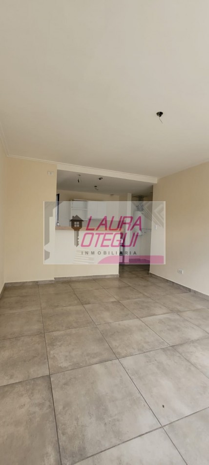 VENTA DEPTO 1 DORMITORIO C/COCHERA, ZONA SEMI CENTRICA 