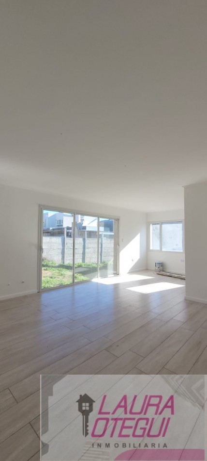 VENTA CASA A TERMINAR 3 DORMITORIOS UNO EN SUITE